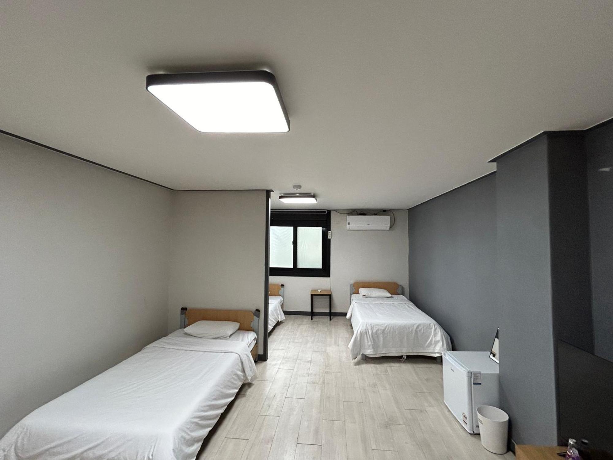 Deluxe Motel Geoje Rum bild