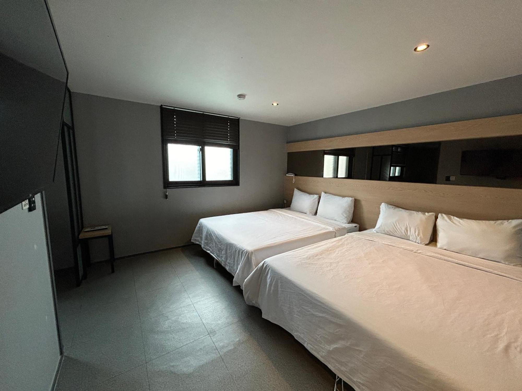 Deluxe Motel Geoje Exteriör bild