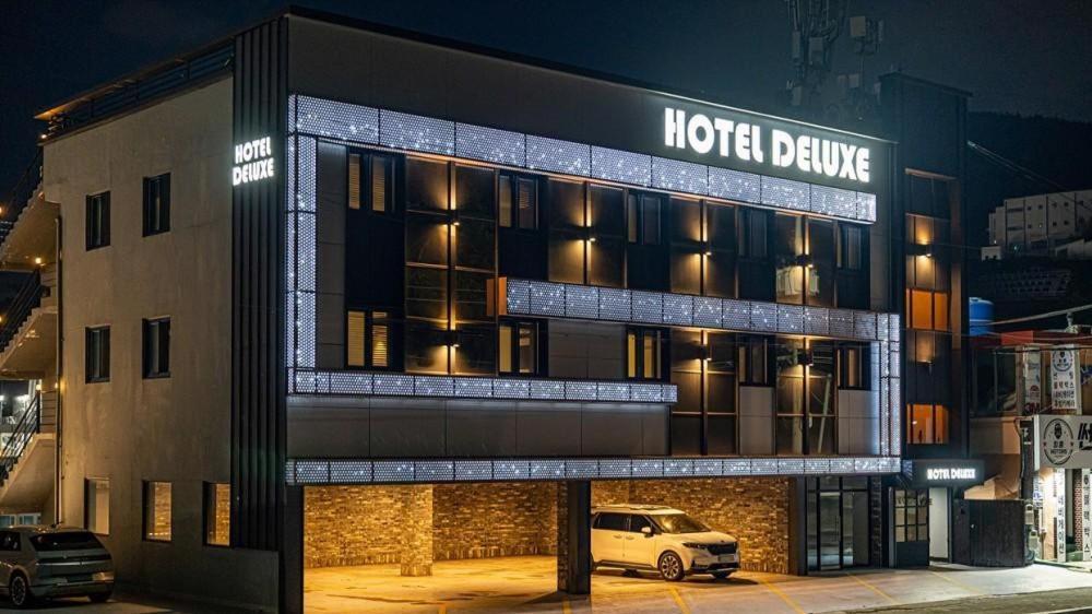 Deluxe Motel Geoje Exteriör bild