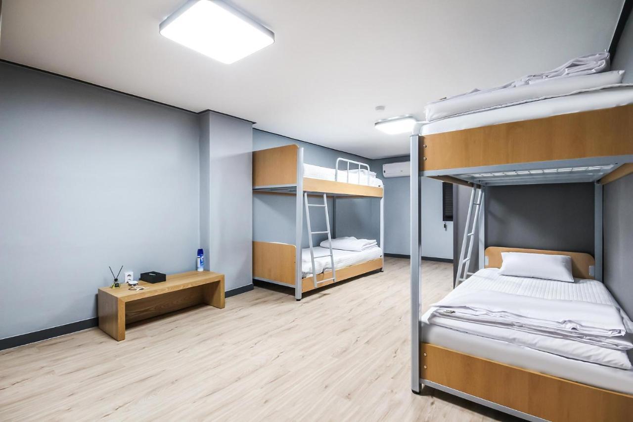 Deluxe Motel Geoje Exteriör bild