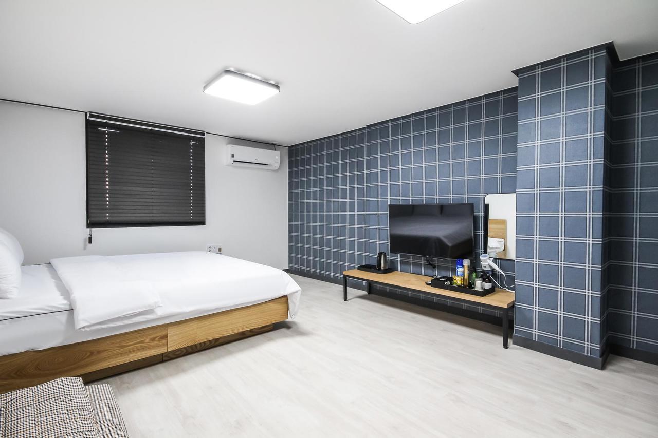 Deluxe Motel Geoje Exteriör bild