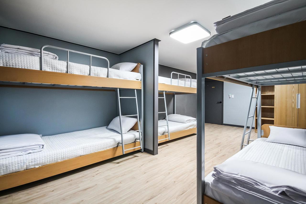 Deluxe Motel Geoje Exteriör bild