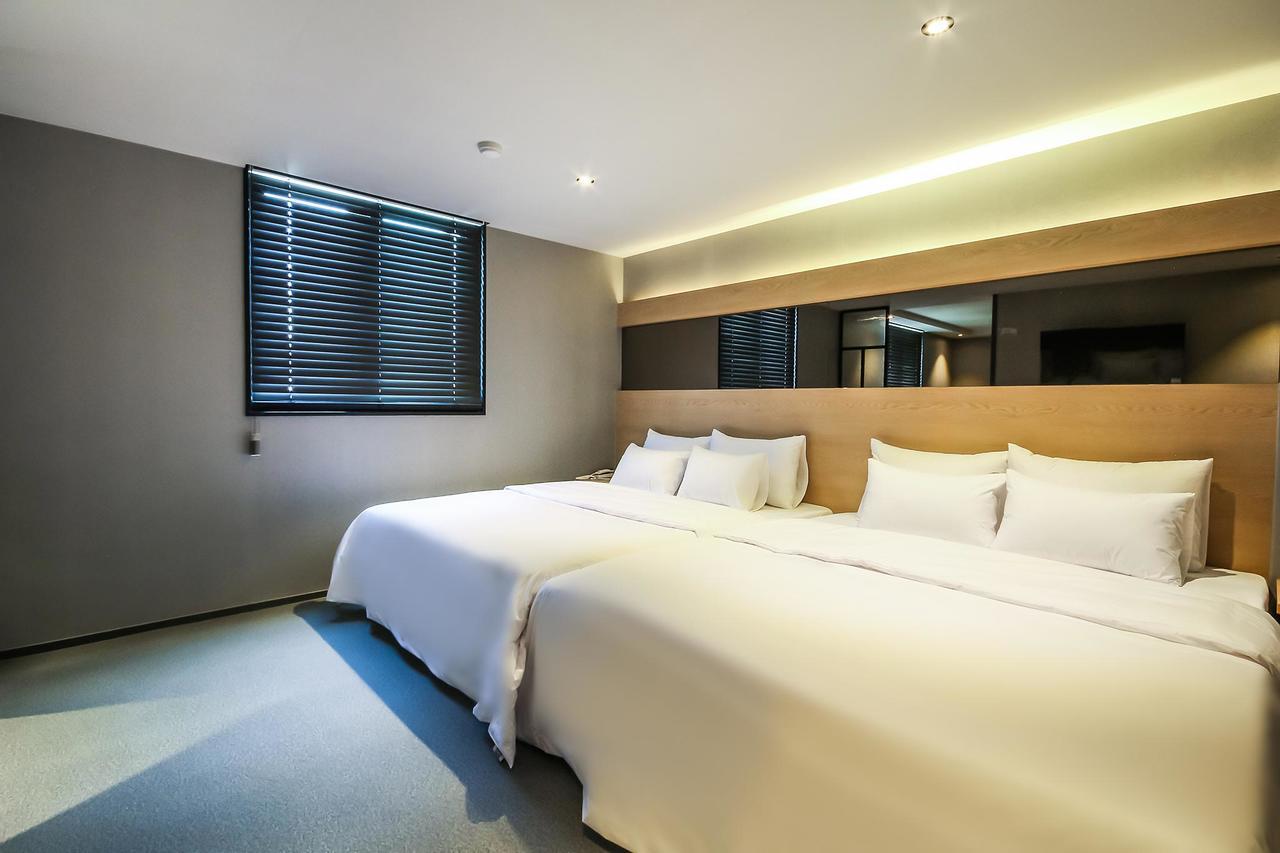Deluxe Motel Geoje Exteriör bild